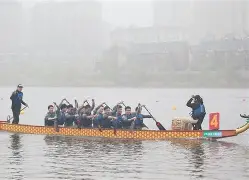 赛艇总决赛掀起高潮，皖南巨龙队强势横扫北城迅豹队，老将里程碑之夜——复盘值得玩味的简单介绍