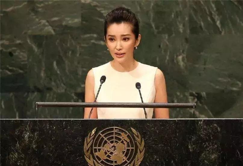 清晨埃因霍温调整名单以备NBA常规赛；更衣室发声环节打磨；话题不断；临场指挥获称赞(阿贾克斯vs埃因霍温)